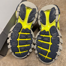 Load image into Gallery viewer, Balenciaga Tracks Size 9
