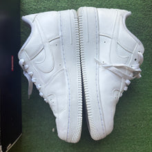 Load image into Gallery viewer, Nike Supreme Air Force 1s Size 7
