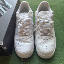 Load image into Gallery viewer, Nike Supreme Air Force 1s Size 7
