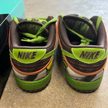 Load image into Gallery viewer, Nike SB De La Soul Low Dunks Size 10.5
