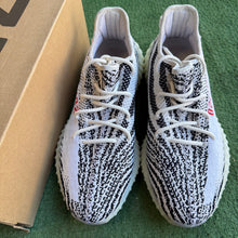 Load image into Gallery viewer, Yeezy Zebra 350 Boost V2s Size 11
