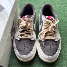 Load image into Gallery viewer, Jordan Travis Scott Reverse Mocha 1s Size 5.5
