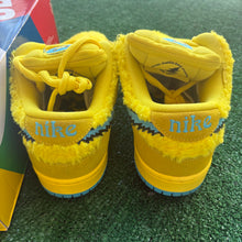 Load image into Gallery viewer, Nike SB Grateful Dead Yellow Low Dunks Size 8
