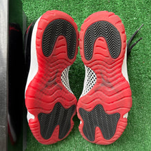 Load image into Gallery viewer, Jordan Bred 11s Size 10
