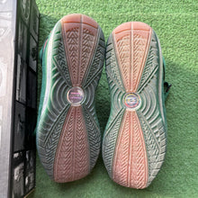 Load image into Gallery viewer, Nike LeBron FAMU 7s Size 8
