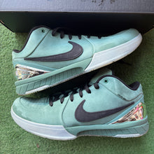 Load image into Gallery viewer, Nike Kobe Girl Dad 4s Size 10.5
