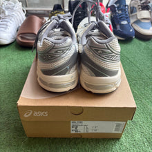 Load image into Gallery viewer, ASICS Cream Clay Grey Gel-1130s Size 9
