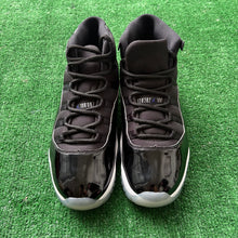 Load image into Gallery viewer, Jordan Space Jam 11s Size 11

