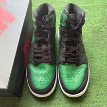 Load image into Gallery viewer, Jordan Pine Green 1s Size 6Y
