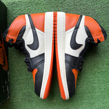 Load image into Gallery viewer, Jordan Shattered Backboard 1s Size 6Y
