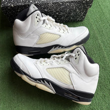 Load image into Gallery viewer, Jordan Reverse Metallic 5s Size 14
