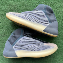 Load image into Gallery viewer, Yeezy QNTMs Size 11
