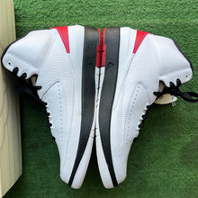 Load image into Gallery viewer, Jordan Chicago 2s Size 9
