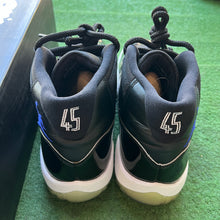 Load image into Gallery viewer, Jordan Space Jam 11s Size 12
