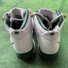 Load image into Gallery viewer, Nike LeBron SVSM Home 3s Size 8
