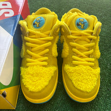 Load image into Gallery viewer, Nike SB Grateful Dead Yellow Low Dunks Size 8
