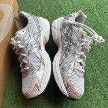 Load image into Gallery viewer, ASICS Neutral Pink Gel-1130s Size 8
