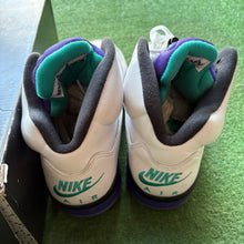 Load image into Gallery viewer, Jordan Grape 5s Size 9
