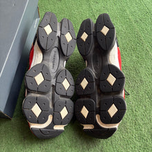 Load image into Gallery viewer, New Balance 9060s Size 10.5
