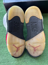 Load image into Gallery viewer, Jordan Fire Red 5s Size 11
