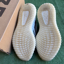 Load image into Gallery viewer, Yeezy Zebra 350 Boost V2s Size 11
