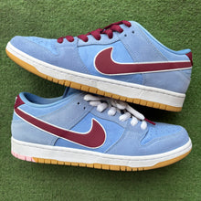 Load image into Gallery viewer, Nike Philadelphia Phillies SB Low Dunks Size 10
