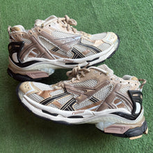 Load image into Gallery viewer, Balenciaga Runners Size 43
