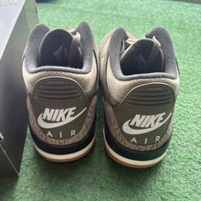 Load image into Gallery viewer, Jordan Family Affair 3s Size 10
