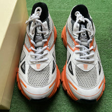 Load image into Gallery viewer, Axel Arigato’s Size 9

