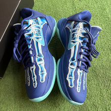 Load image into Gallery viewer, Nike Kobe X-Ray Protro 5s Size 9
