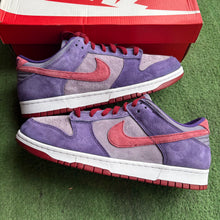 Load image into Gallery viewer, Nike Plum Low Dunks Size 11
