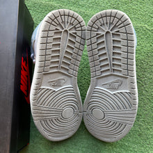 Load image into Gallery viewer, Jordan Hyper Royal 1s Size 7.5
