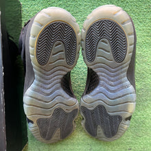 Load image into Gallery viewer, Jordan Cap and Gown 11s Size 12

