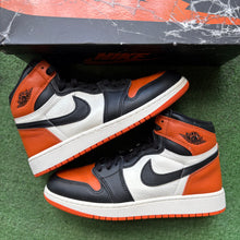 Load image into Gallery viewer, Jordan Shattered Backboard 1s Size 6Y
