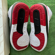 Load image into Gallery viewer, Jordan Chicago 2s Size 9
