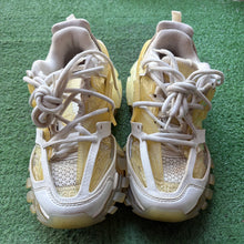 Load image into Gallery viewer, Balenciaga Tracks Size 36
