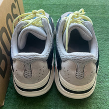 Load image into Gallery viewer, Yeezy Wave Runner 700s Size 9
