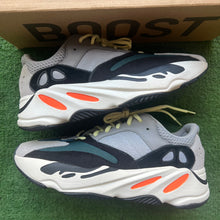 Load image into Gallery viewer, Yeezy Wave Runner 700s Size 9
