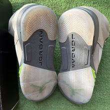Load image into Gallery viewer, Jordan Green Bean 5s Size 7Y
