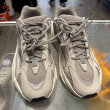 Load image into Gallery viewer, Yeezy Static 700 V2s Size 10.5
