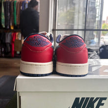 Load image into Gallery viewer, Jordan Howard University Low 1s Size 8.5
