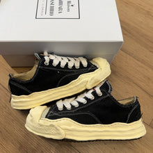 Load image into Gallery viewer, Maison Mihara OG Sole Hank Canvas Lows Size 42
