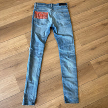 Load image into Gallery viewer, Amiri Denim Size 30
