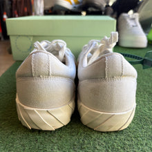 Load image into Gallery viewer, Off White Vulc Lows Size 42
