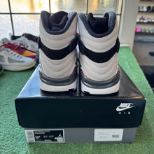 Load image into Gallery viewer, Jordan Bugs Bunny 8s Size 9.5
