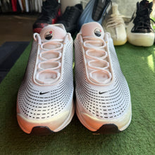 Load image into Gallery viewer, Nike Air Max DNs Size 14
