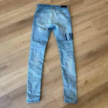 Load image into Gallery viewer, Amiri Denim Size 31
