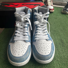 Load image into Gallery viewer, Jordan Hyper Royal 1s Size 9.5
