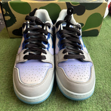 Load image into Gallery viewer, Bape Sk8 STAs Size 8.5
