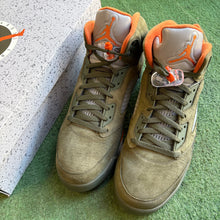 Load image into Gallery viewer, Jordan Olive 5s Size 13
